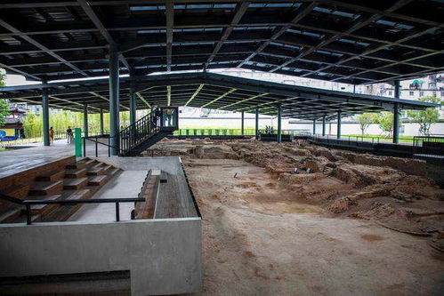 景德镇的御窑厂,这里有精美的瓷器,以及一条明清时期民宅建筑群